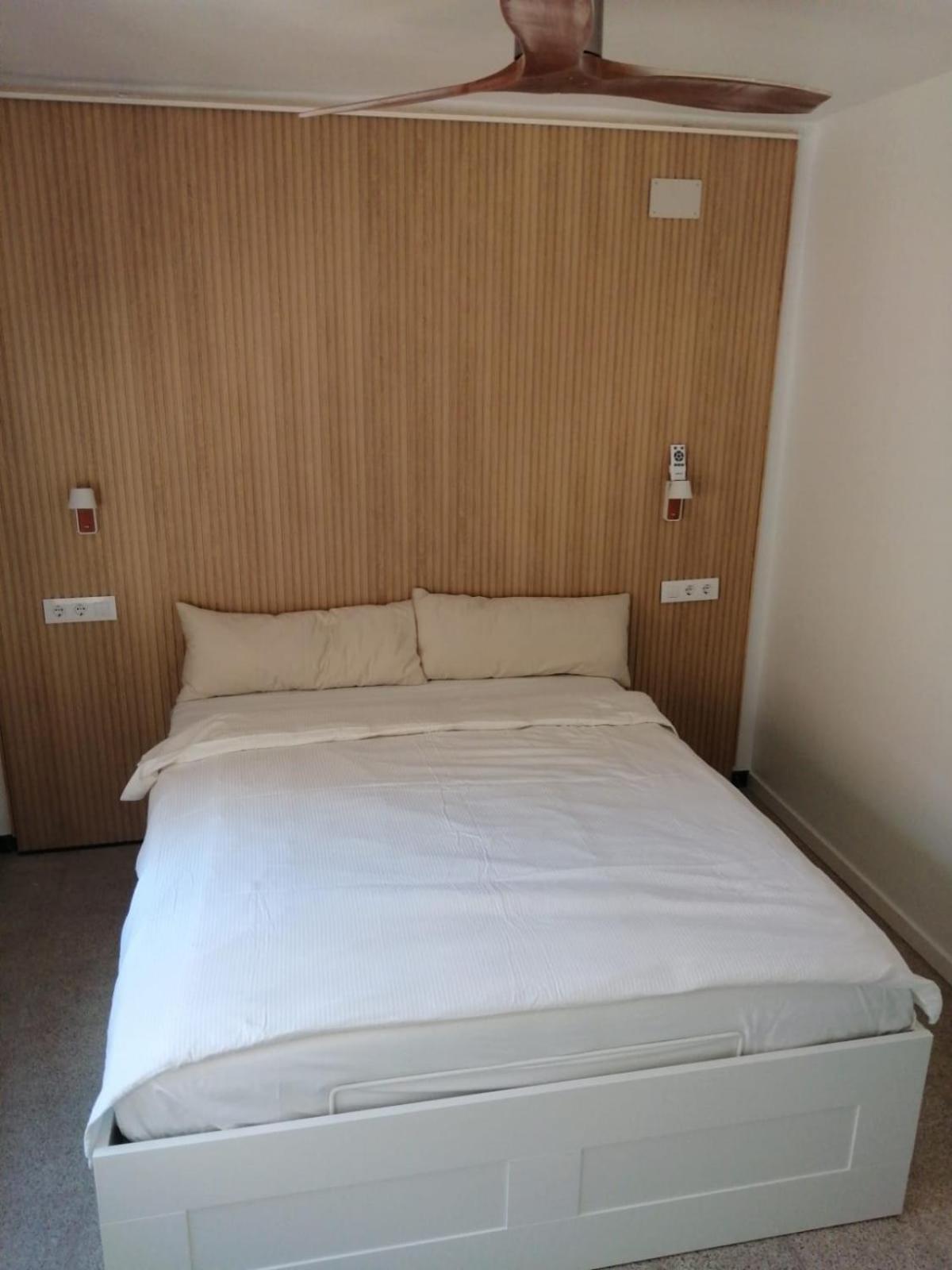 2 Bedroom Large Modern Apartment In Blanes Old Town 50M From The Beach! Exterior foto