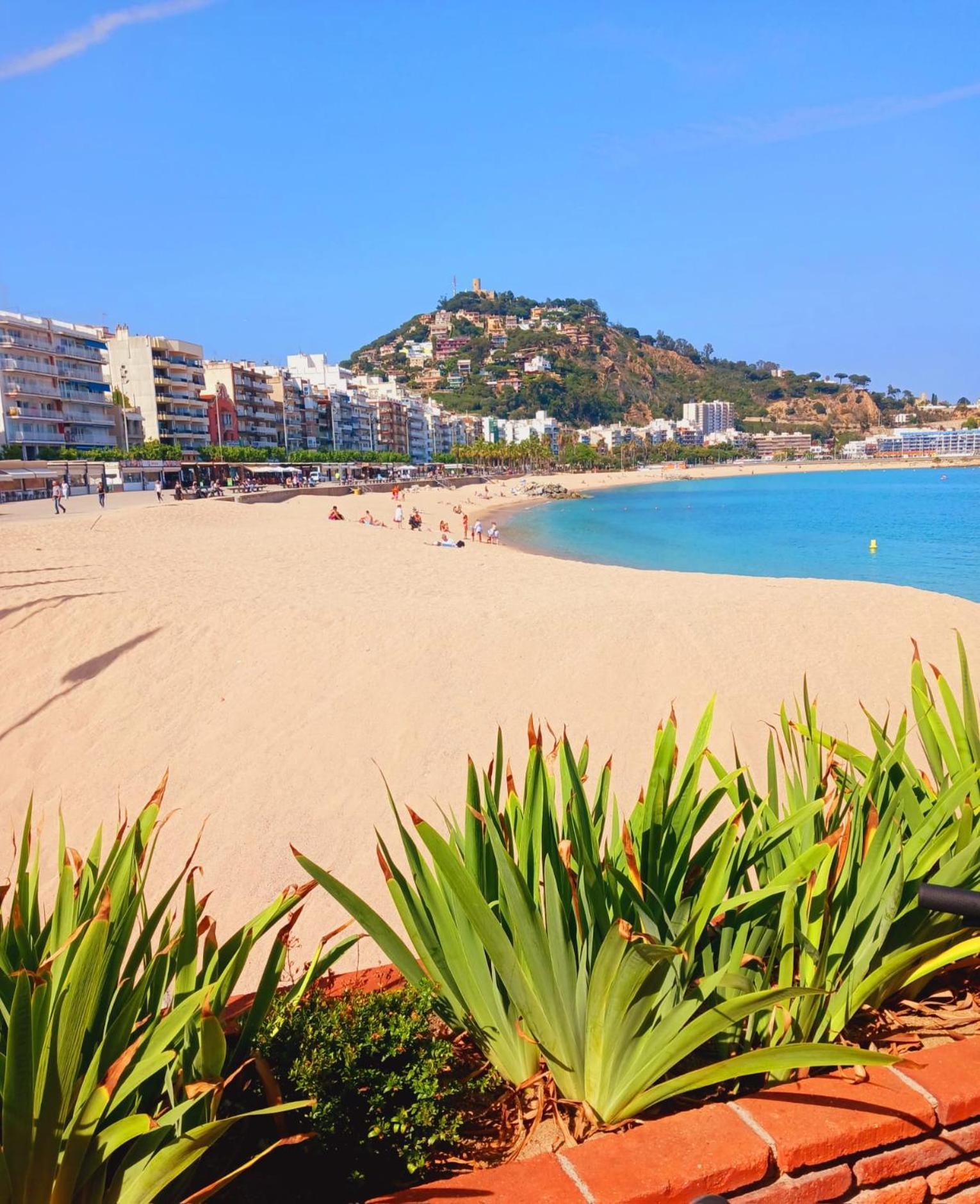 2 Bedroom Large Modern Apartment In Blanes Old Town 50M From The Beach! Exterior foto